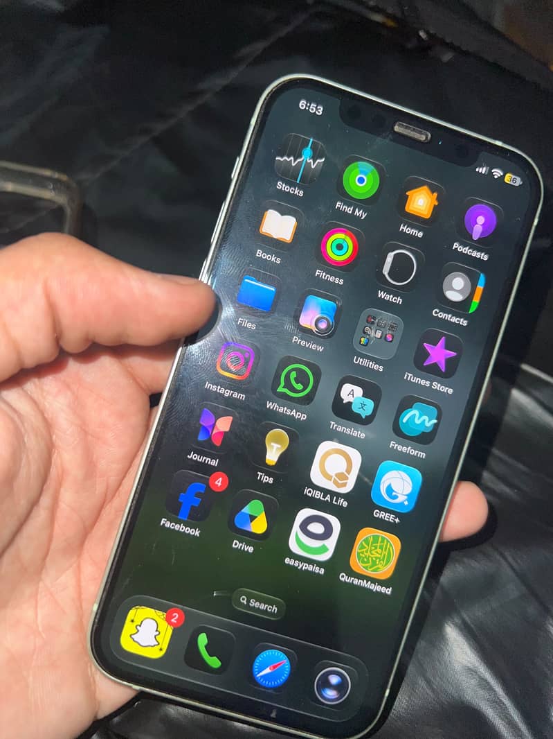 Apple iPhone 12 4
