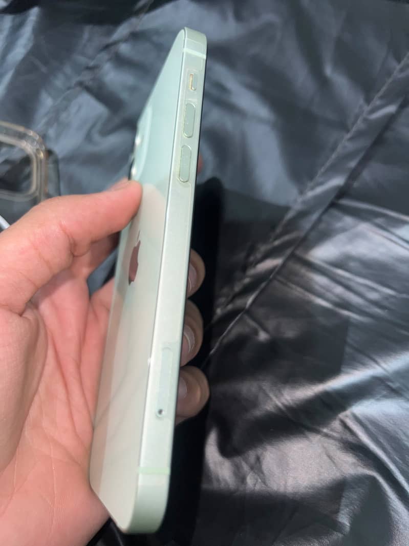 Apple iPhone 12 6