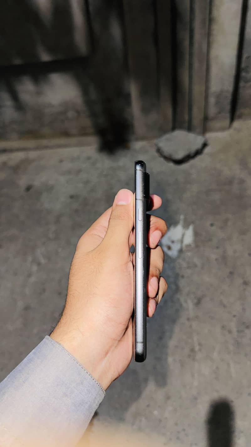 Google Pixel 8 screen mai dot hai 1