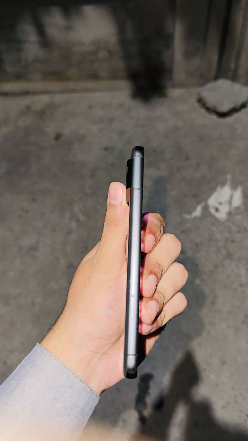 Google Pixel 8 screen mai dot hai 3
