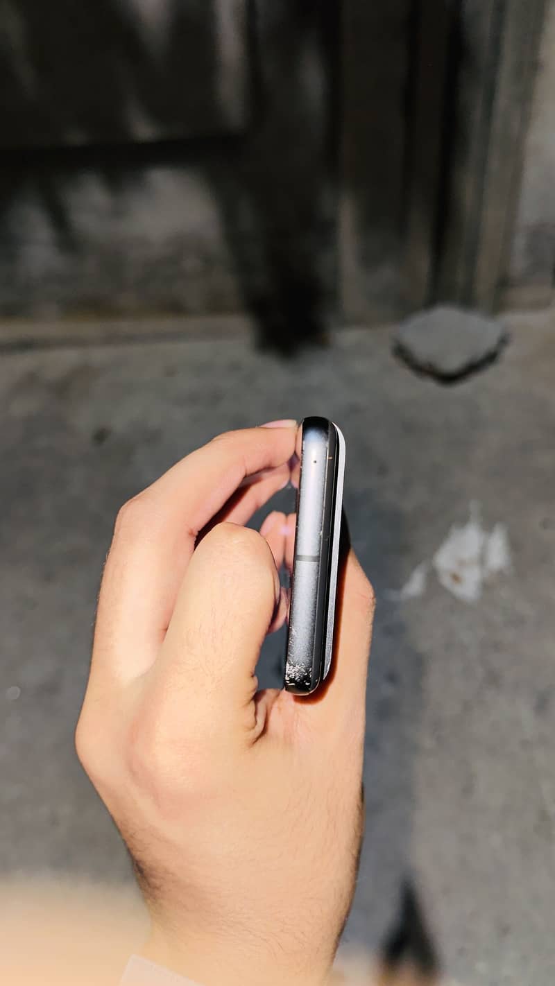Google Pixel 8 screen mai dot hai 4