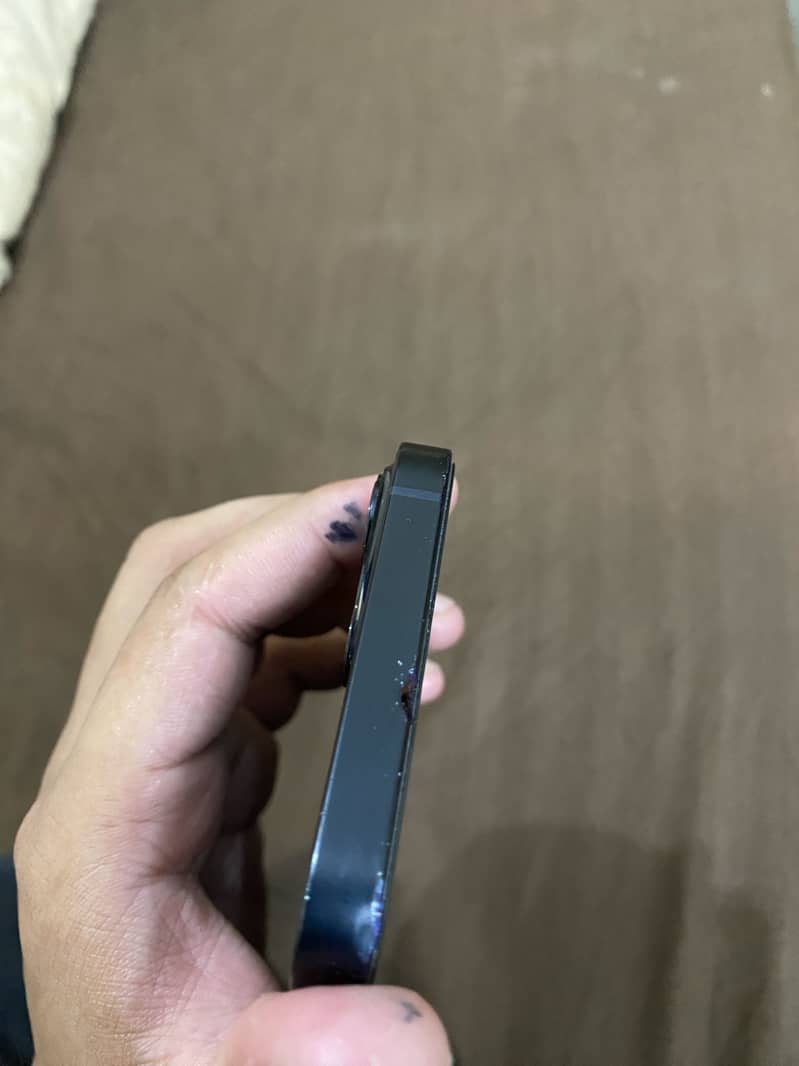 Apple iPhone 13 4