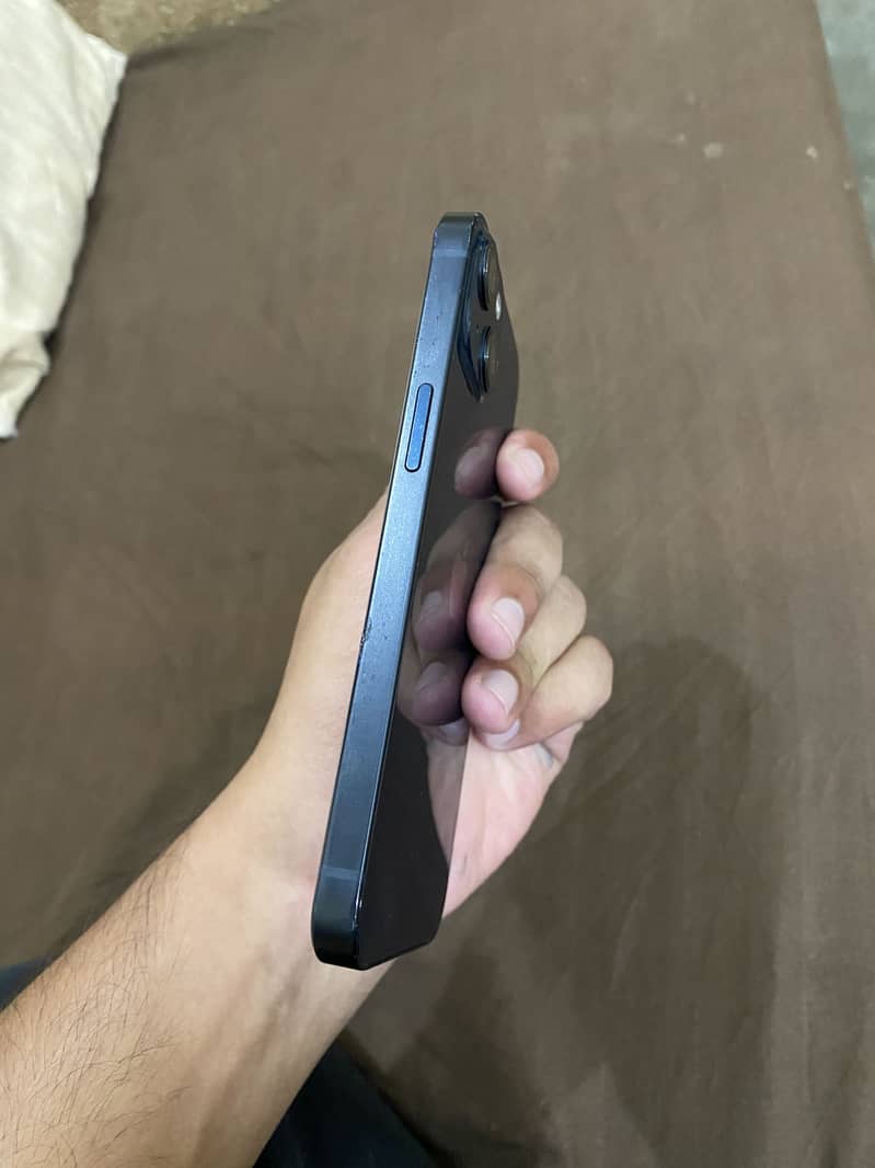 Apple iPhone 13 5
