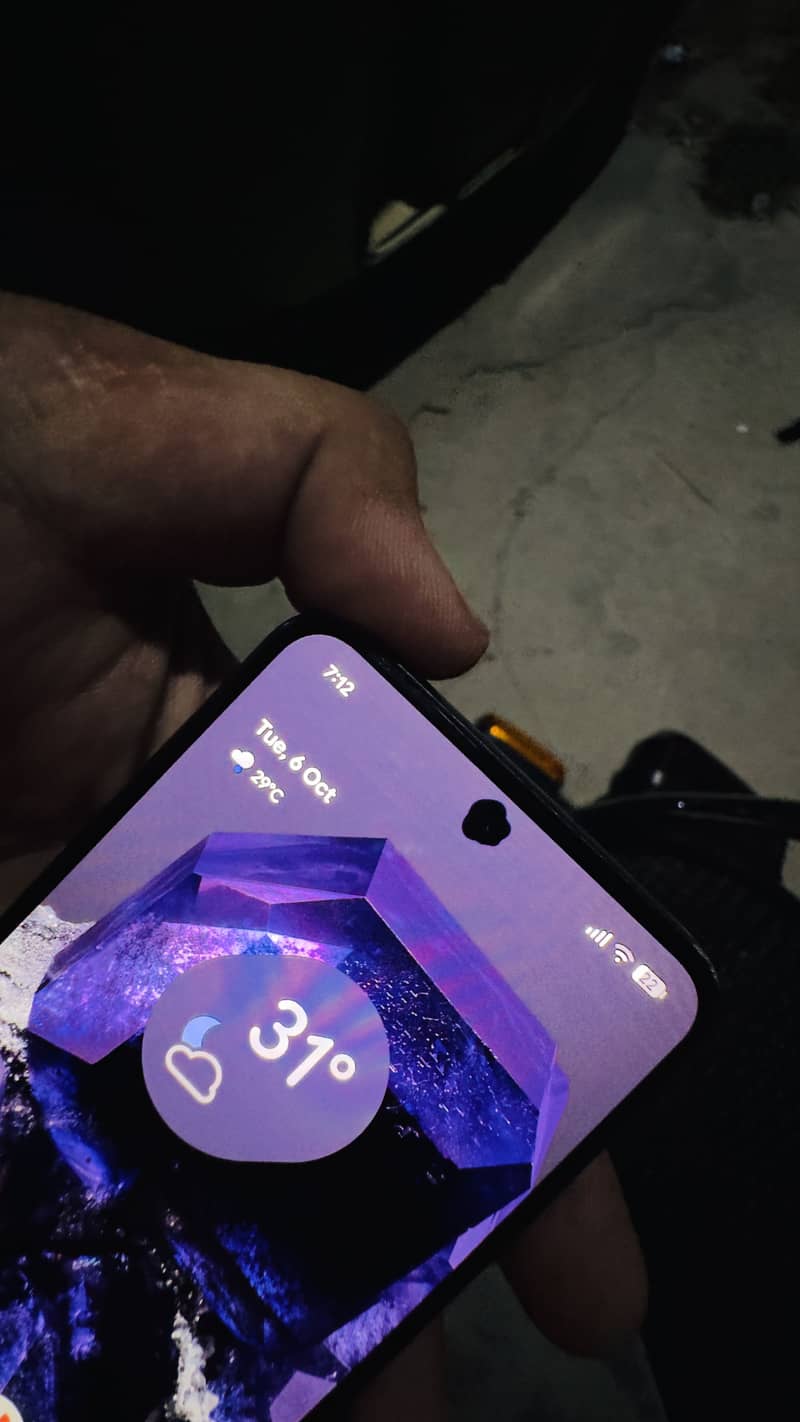 Google Pixel 8 screen mai dot hai 6