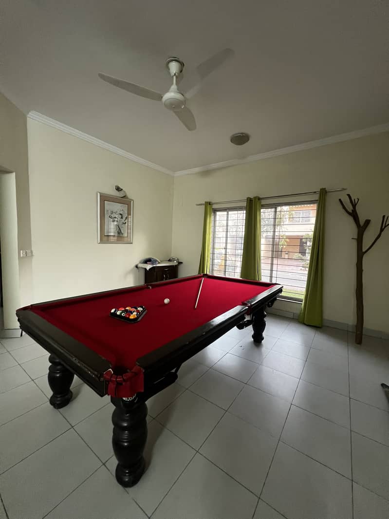 Snooker table 0