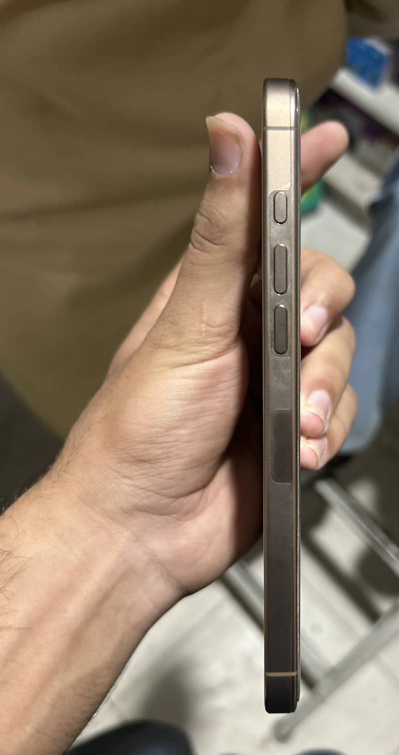 Apple iPhone 16 Pro Max 1