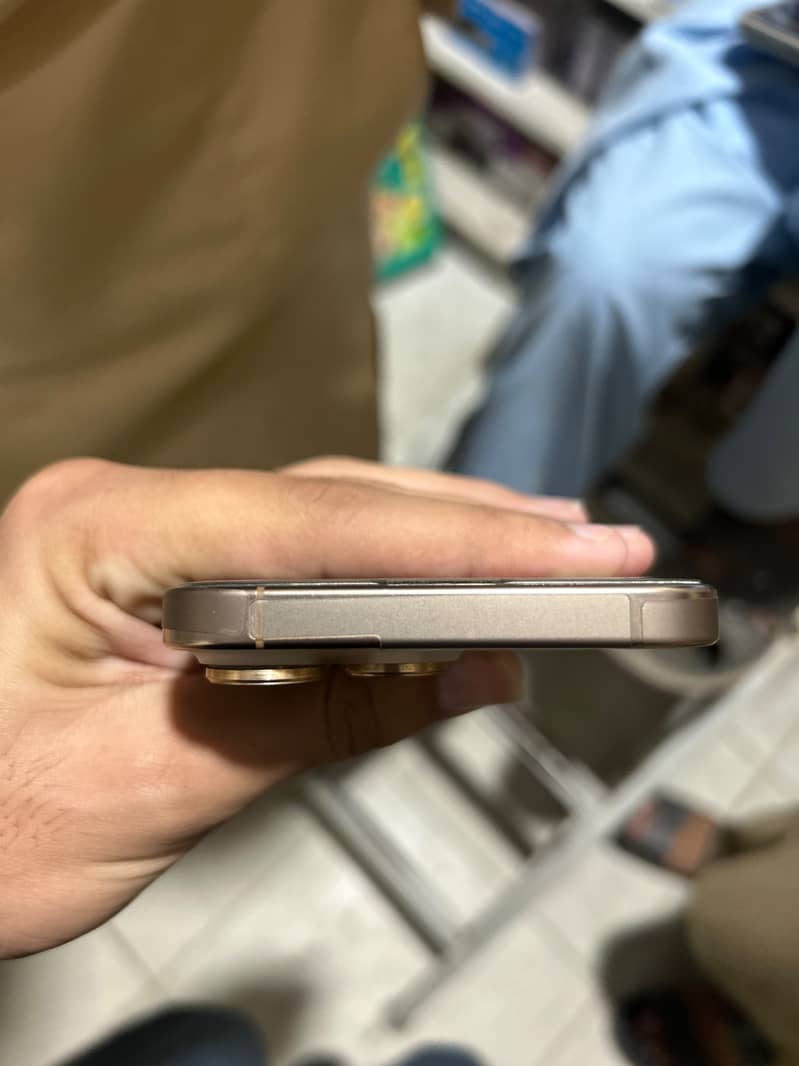 Apple iPhone 16 Pro Max 6