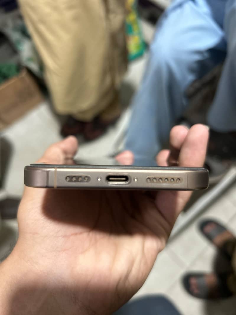 Apple iPhone 16 Pro Max 7