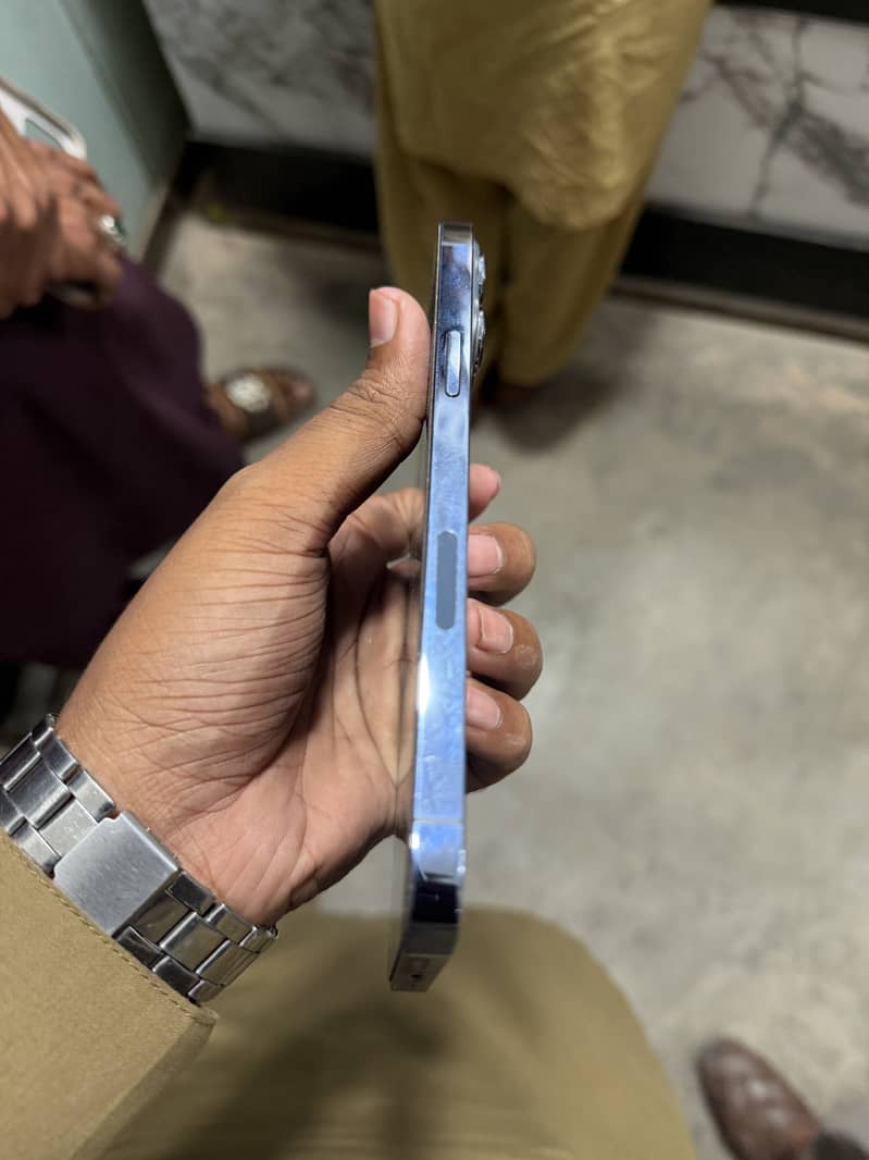 Apple iPhone 13 Pro Max 3