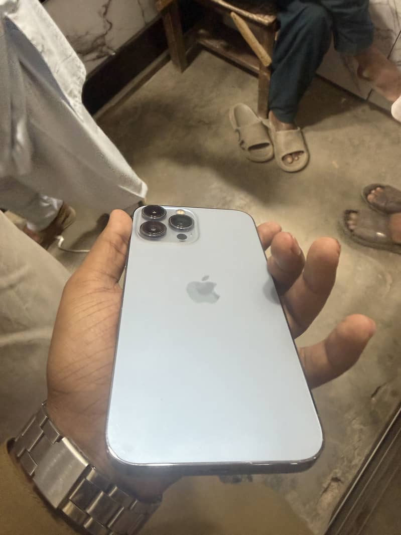 Apple iPhone 13 Pro Max 4