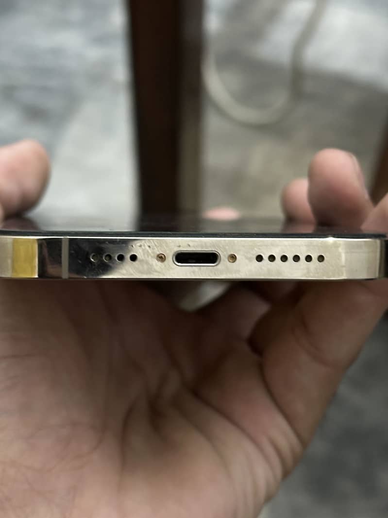 Apple iPhone 14 Pro Max 4