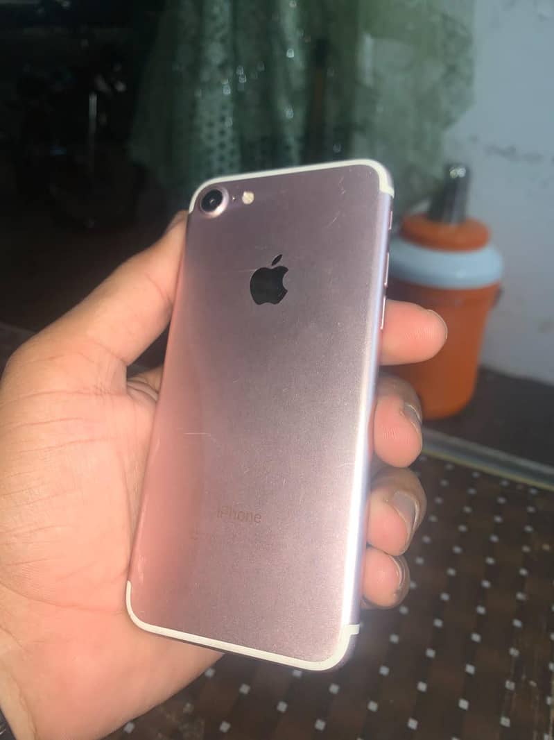 Apple iPhone 7 1