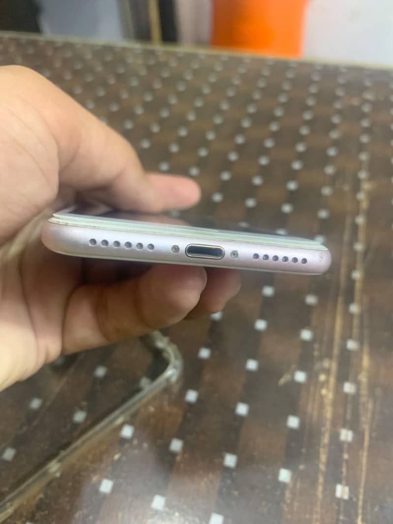 Apple iPhone 7 4
