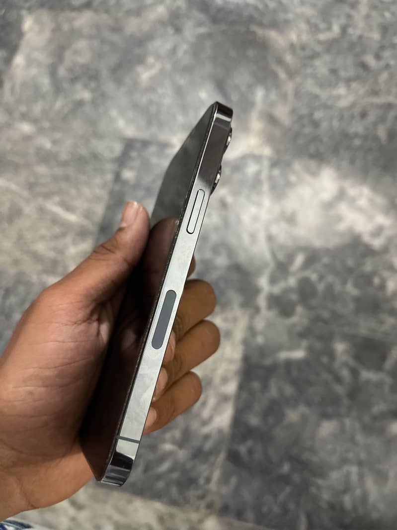 Apple iPhone 13 Pro 1