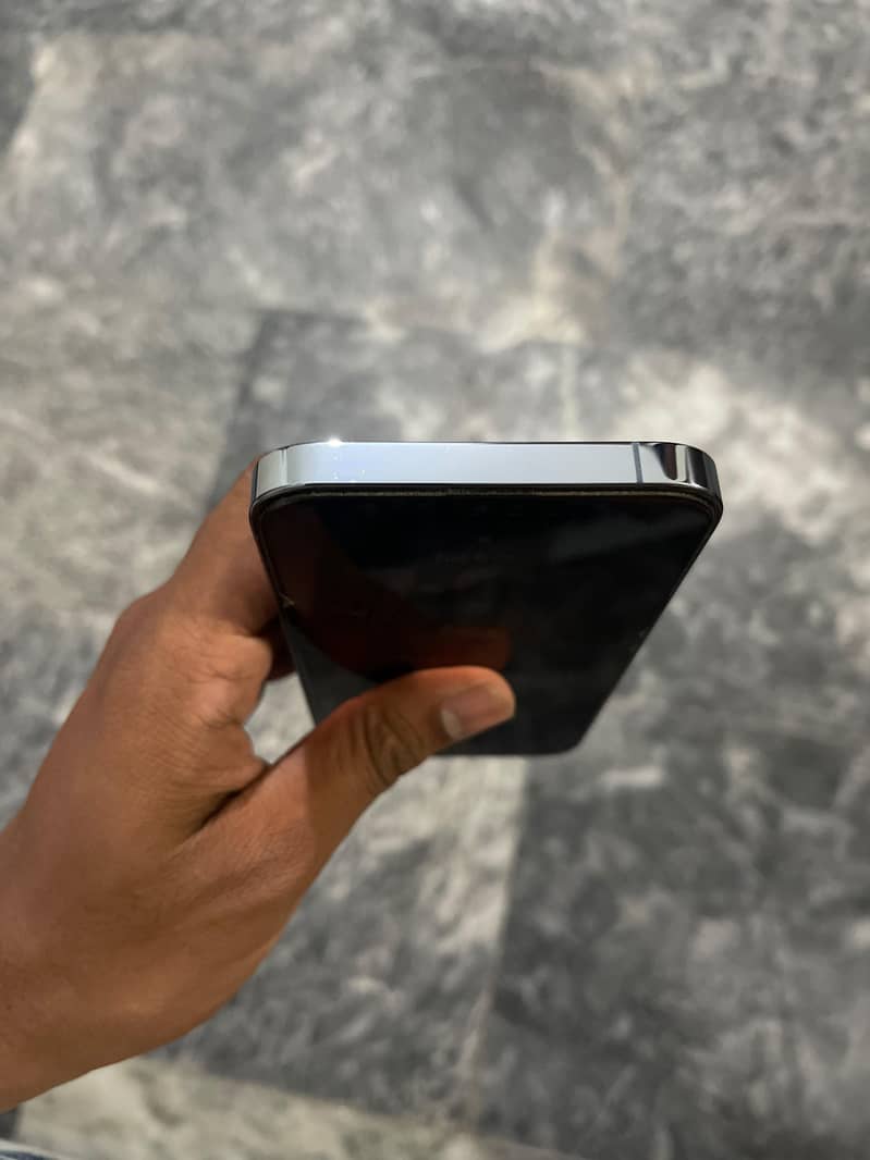 Apple iPhone 13 Pro 2