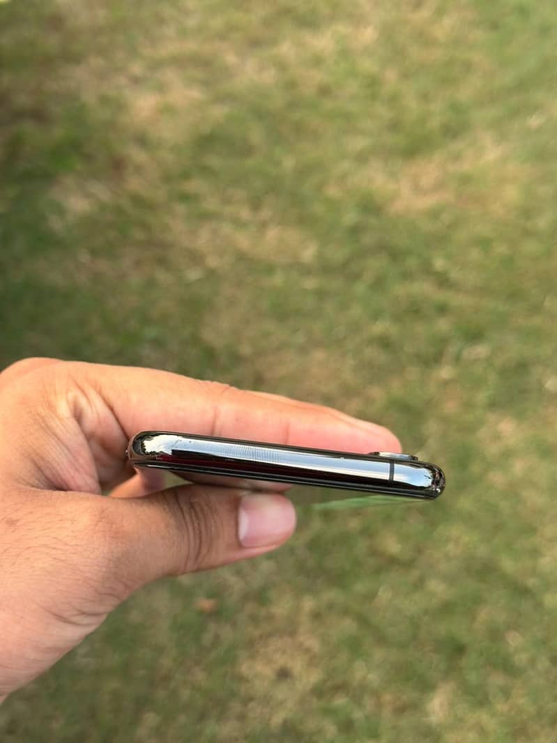 Apple iPhone XS 1