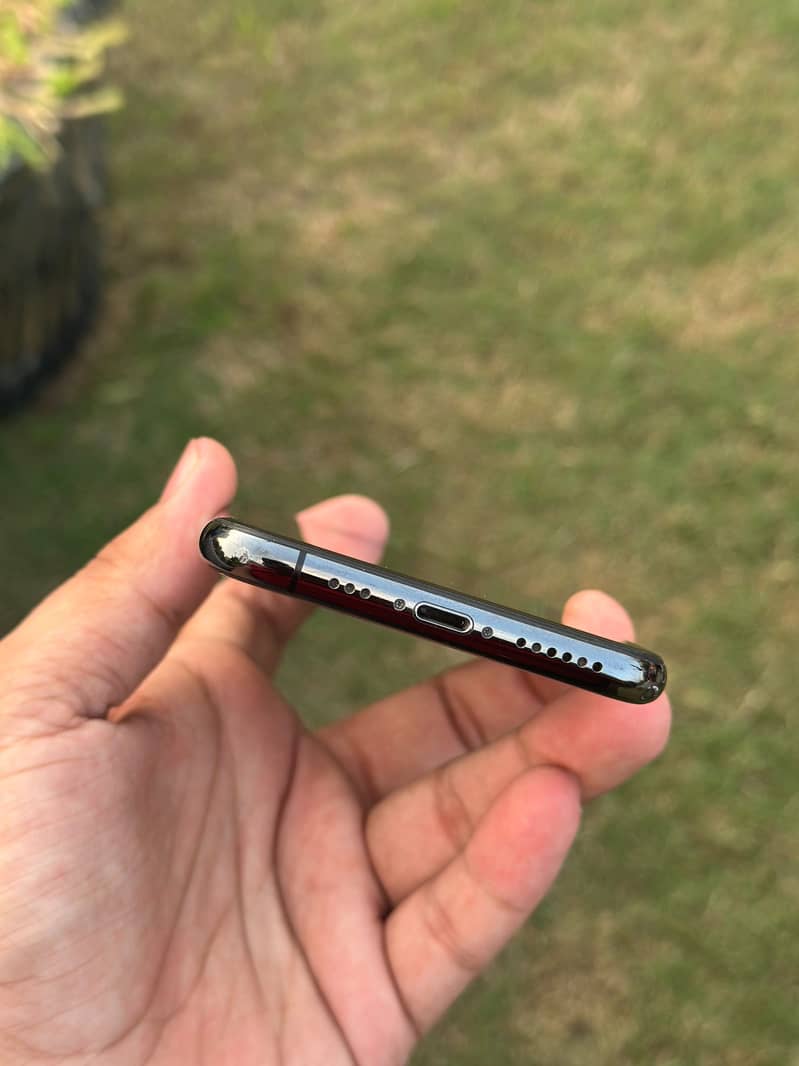 Apple iPhone XS 3