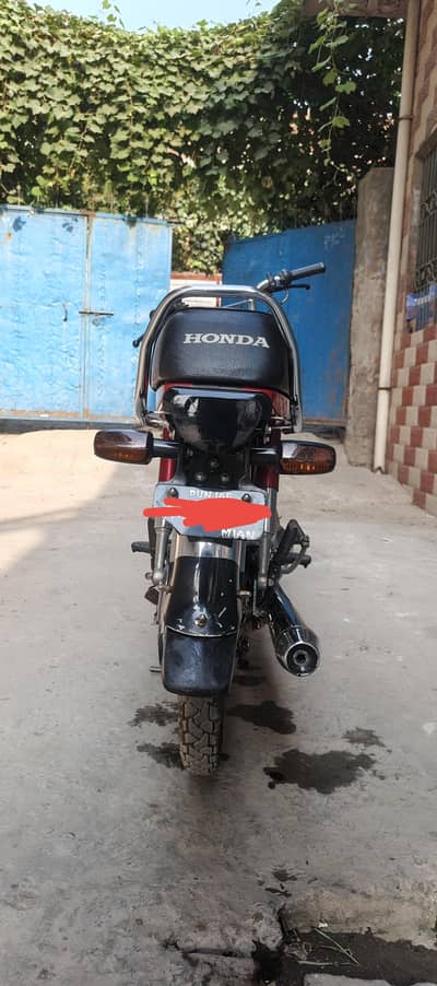 one hand use bike
