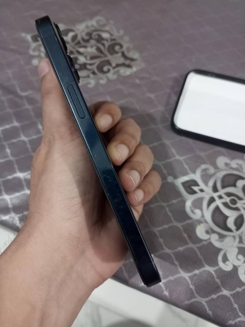 Apple iPhone 13 4
