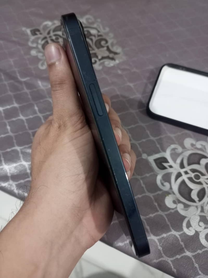 Apple iPhone 13 5
