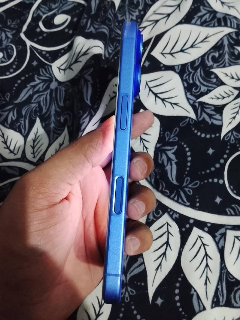 Apple iPhone 16 1