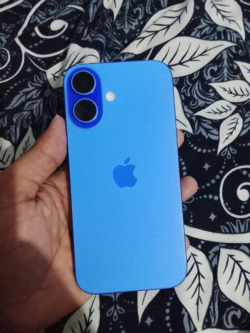 Apple iPhone 16 2