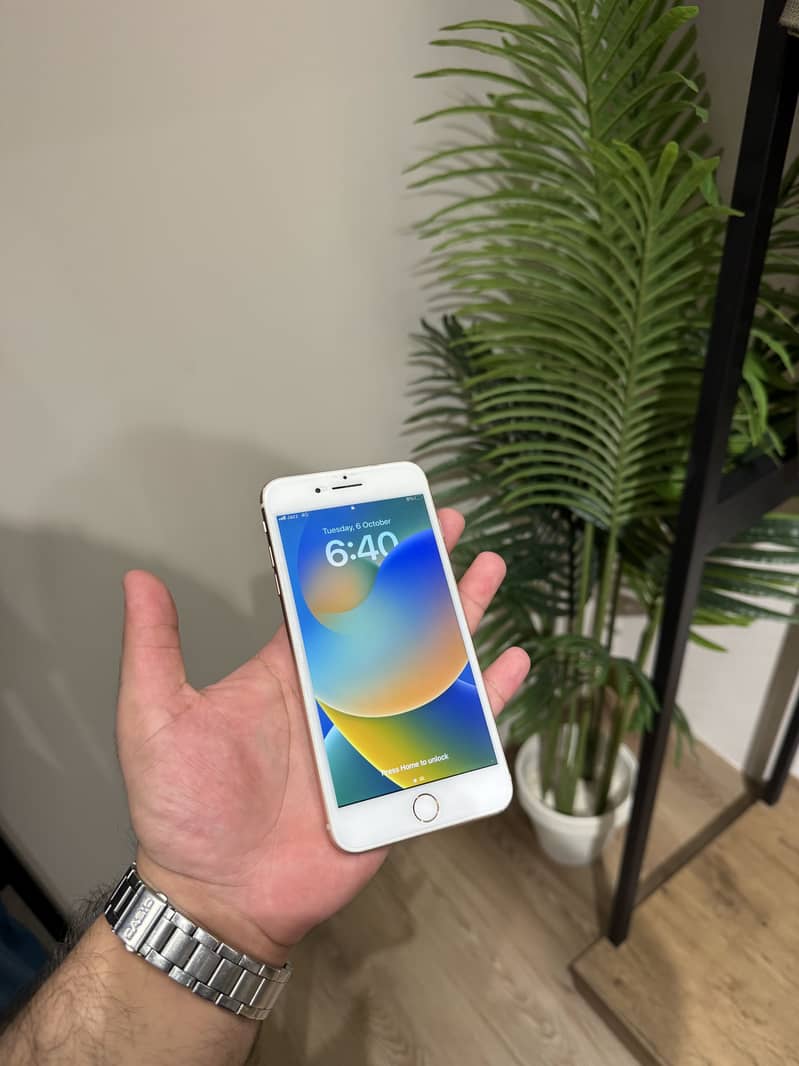 Apple iPhone 8 Plus 1