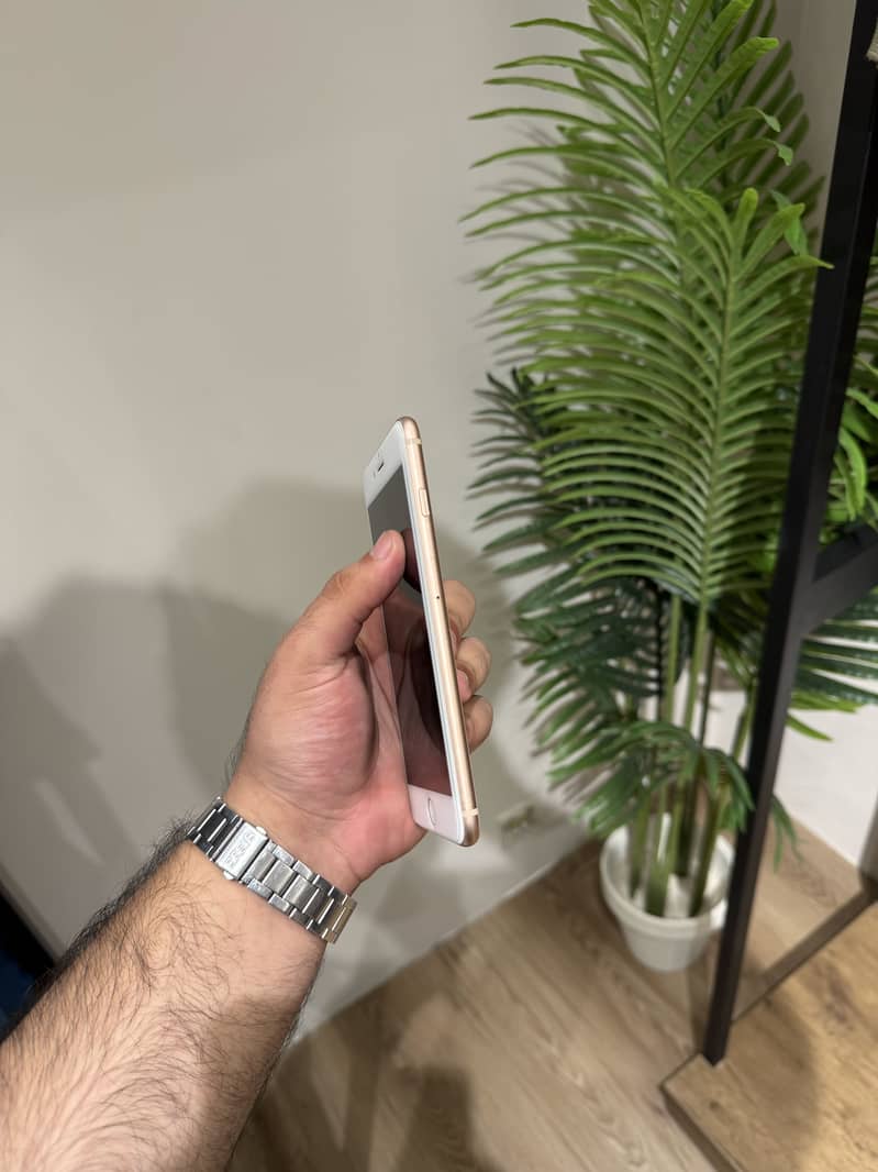 Apple iPhone 8 Plus 2