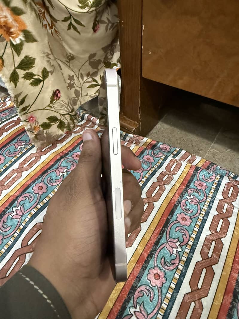 Apple iPhone 13 1