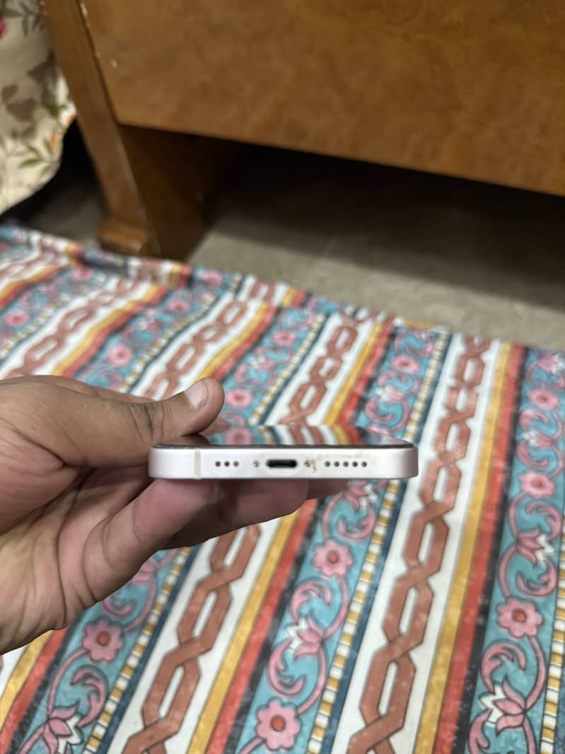 Apple iPhone 13 5