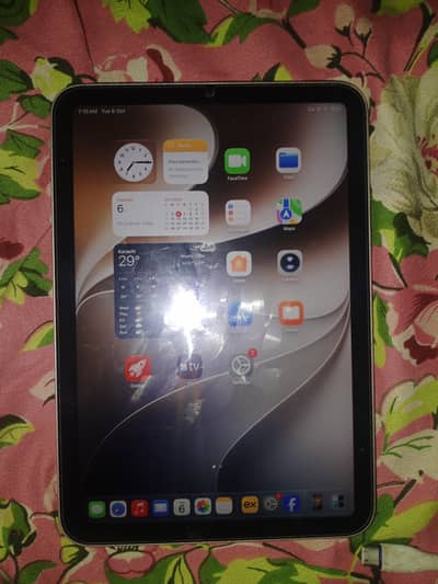 Ipad mini 6 full lush condition with box & charger