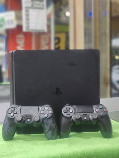 PlayStation 4 slim 500GB Jail broken.