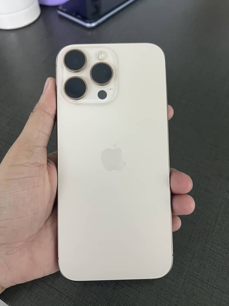 Apple iPhone 16 Pro Max 0