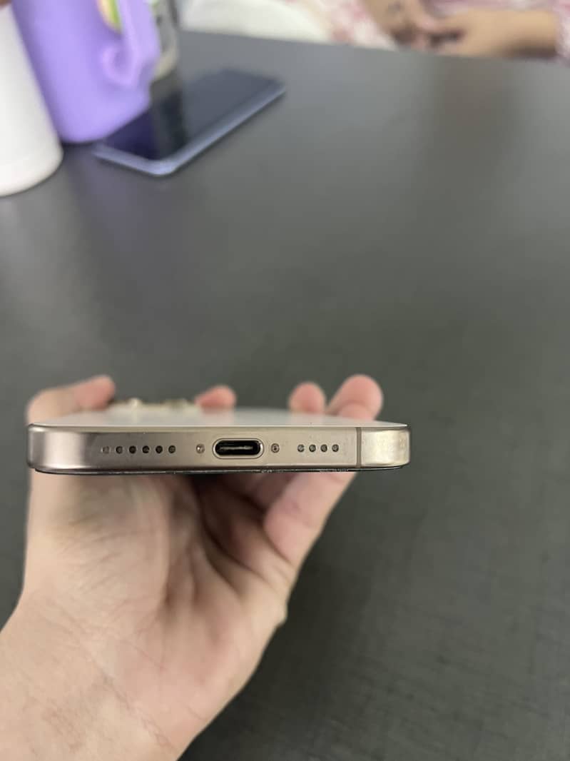 Apple iPhone 16 Pro Max 2