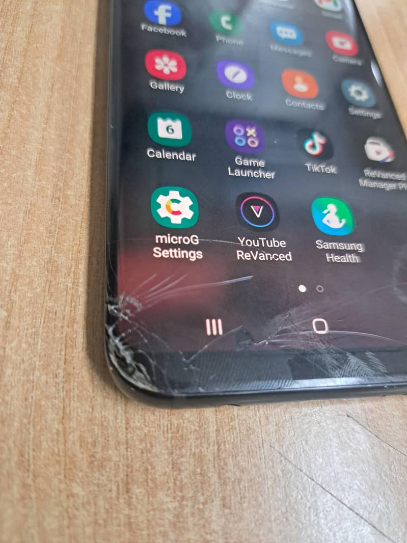 Samsung Mobile S8 Plus 3