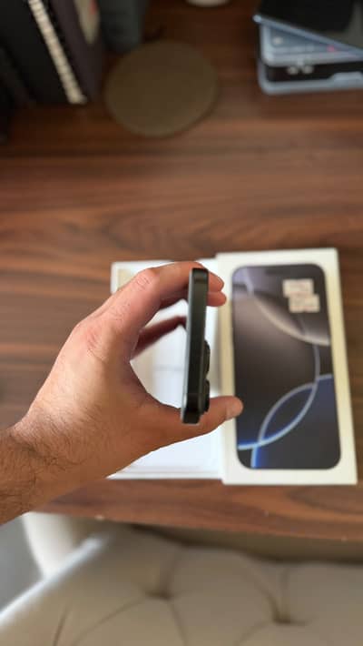 Apple iPhone 16 Pro Max jv