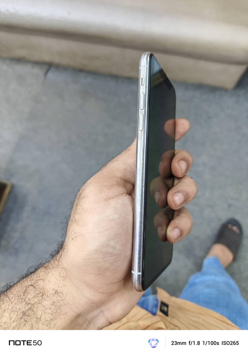 Apple iPhone 11 Pro Max 2