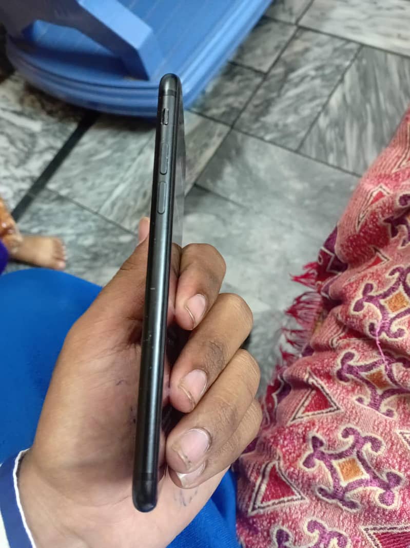 Apple iPhone 7 3