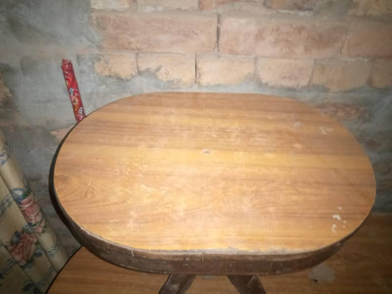 aik bari table 2 choti table 2
