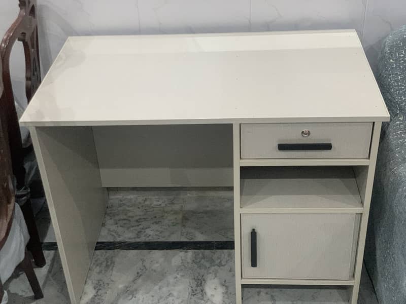 Study table / computer table 0