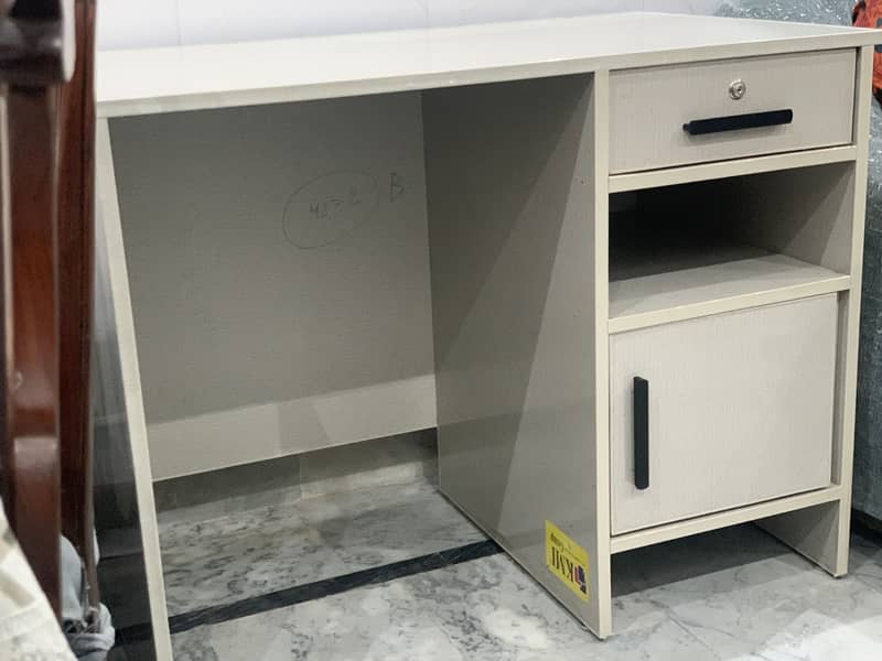 Study table / computer table 1