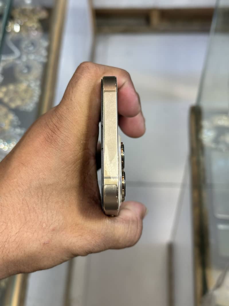 Apple iPhone 13 Pro 1