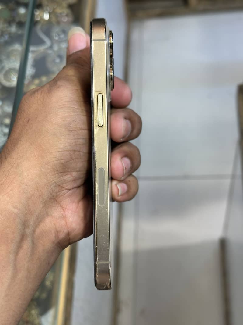 Apple iPhone 13 Pro 2