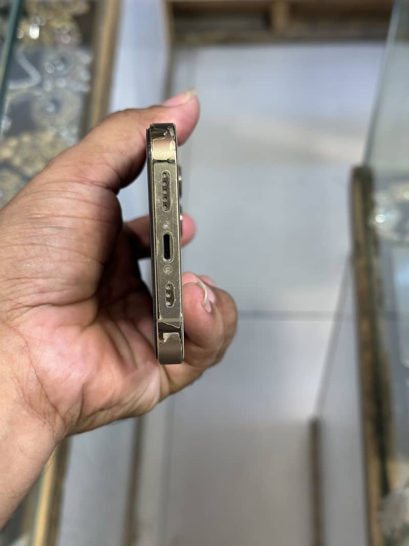 Apple iPhone 13 Pro 4