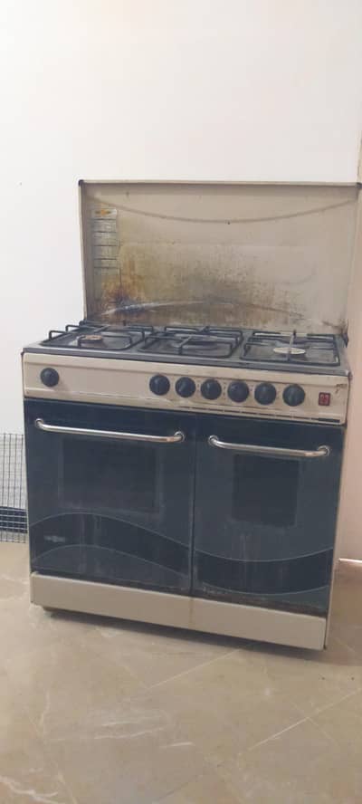 6 Burner Gas Stove with Oven – Used – Excellent Condition