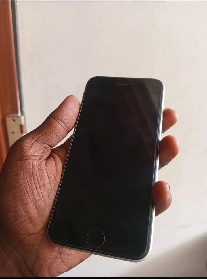 Apple iPhone SE 3rd generation latest version 3