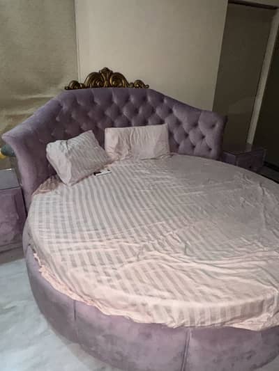 Queen bed set like brand new