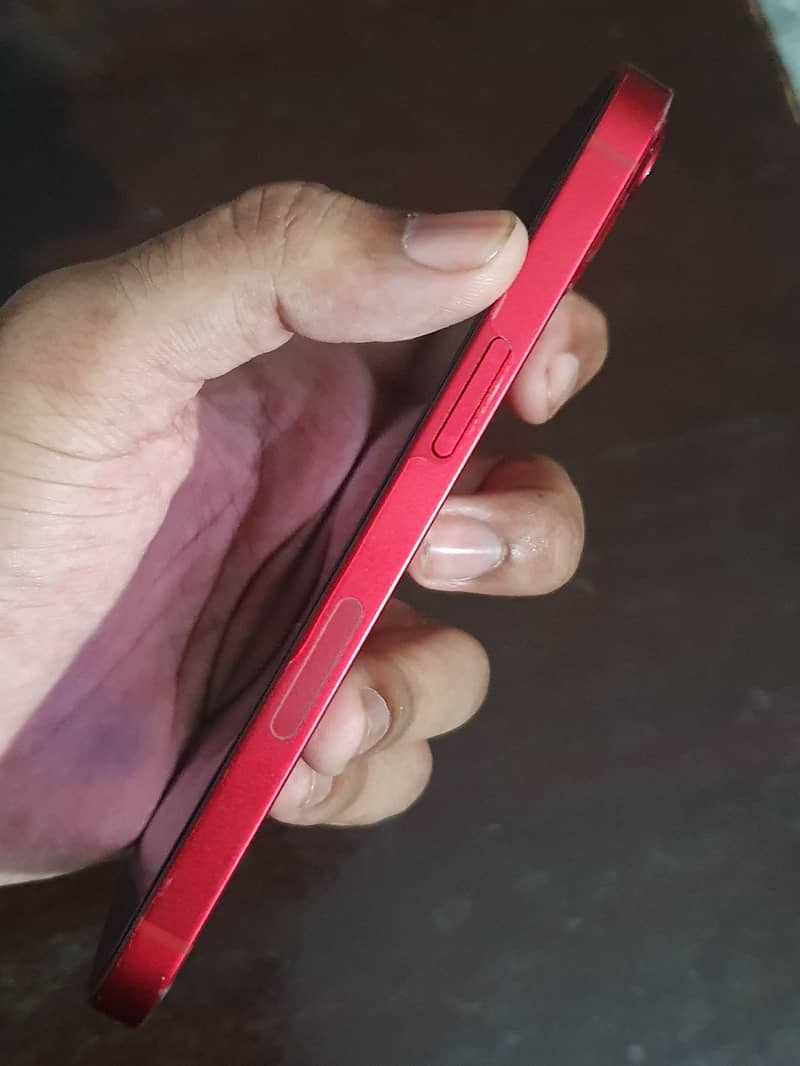 Apple iPhone 13 5