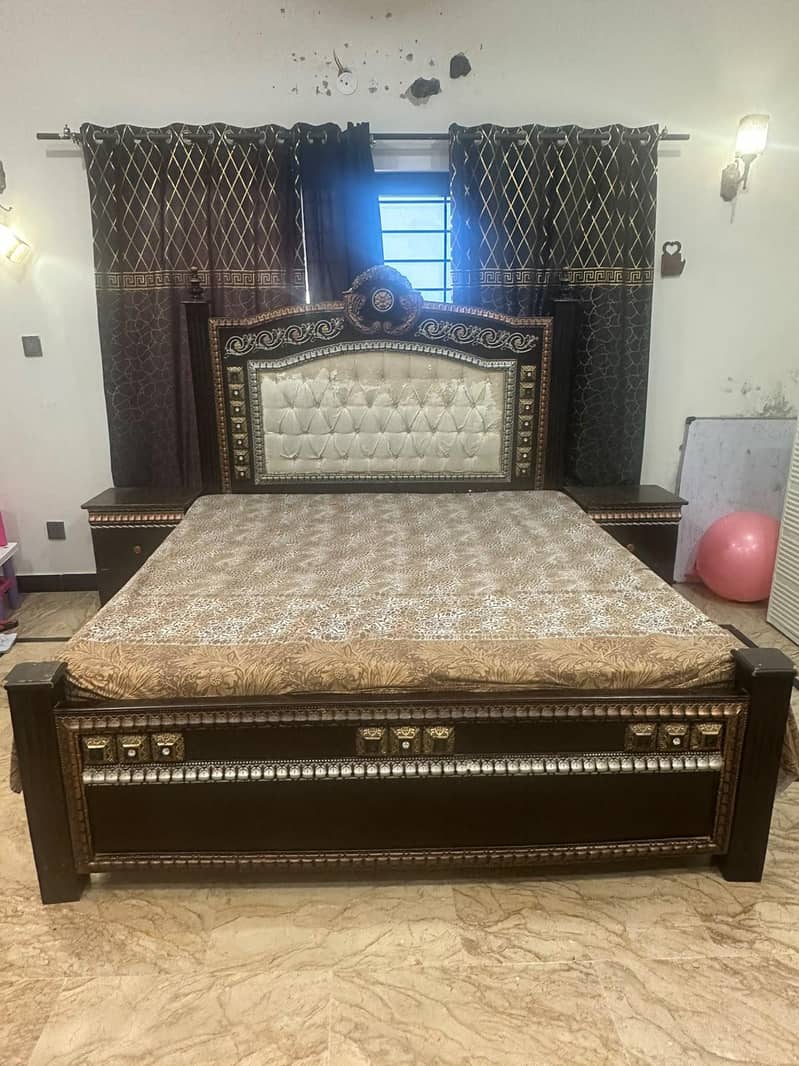 Bed set & Dressing Table 0