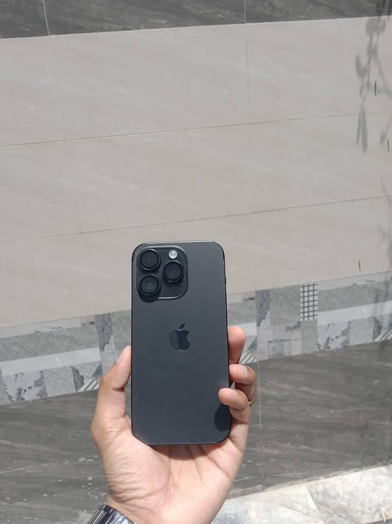 Apple iPhone 14 Pro 1
